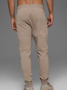 Alo Yoga Men's Co-Op Pants in size M